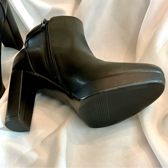 naturalizer black ankle boots